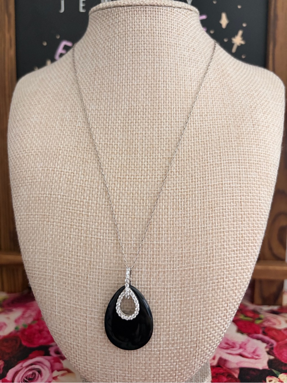Silver Elegant Black Teardrop Pendant Necklace — Women Jewelry